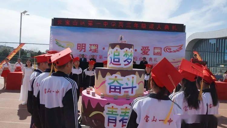 他画一只鸟卖了82万，网友质疑水平不如小学生，专家：往鸟眼里瞅
